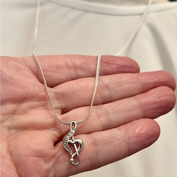 Sterling Silver diamond chip Modena Musical Note Pendant with chain - Picture 3 of 9